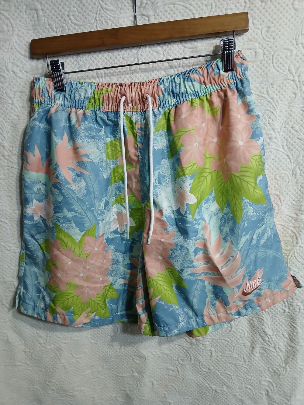 Nike Mens Medium Surf Board Shorts Blue pink Swim Trunks  5" Floral Tropical
